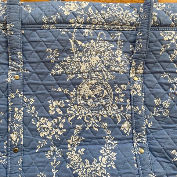 Isabella’s Journey quilted travel bag - Picture 5 of 11